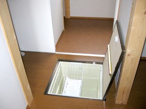 坂東アンデルセン「床下収納」